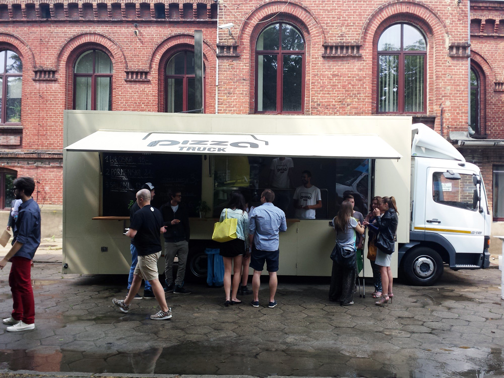 Pizza Truck na Urban Summer Festival - fashion and food bazaar