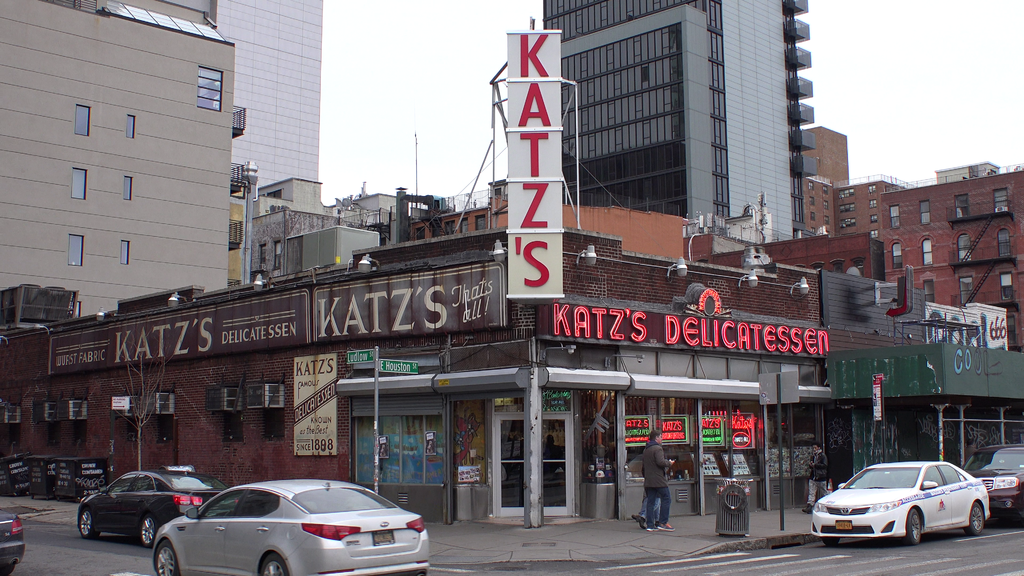 Kat'z Delicatessen w Nowym Jorku - fot. Wikimedia Commons